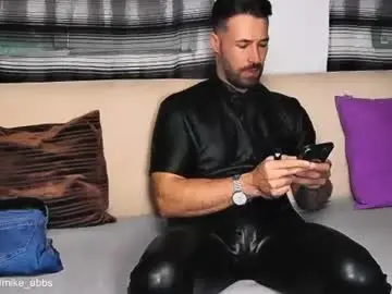 Chaturbate Live Sex Cam of mikestrip