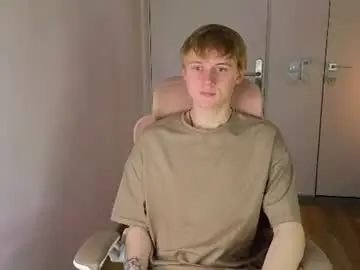 Chaturbate Live Sex Cam of avenrey
