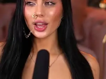 Chaturbate Live Sex Cam of ravennadarcy
