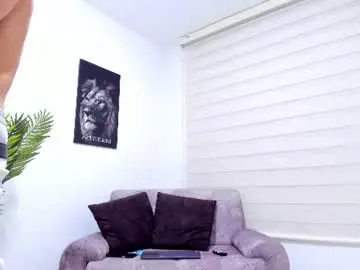 Chaturbate Live Porn of juniormorris_