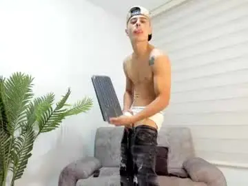 Chaturbate Free Porn Cam of juniormorris_