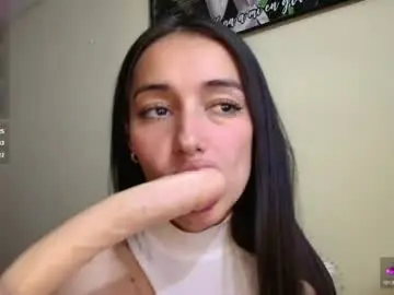Chaturbate Live Sex Cam of vallery_evanss
