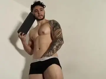 Chaturbate Live Sex Cam of latinboyvip_