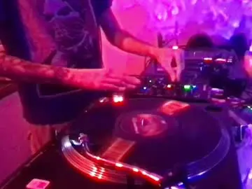 Chaturbate Watch Live Sex Cams of alien8720