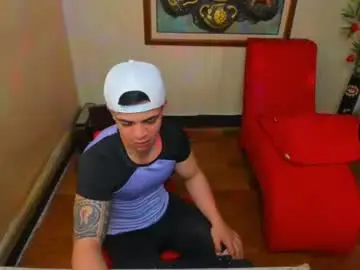 Chaturbate Live Sex Cam of themuscularvenezuelanman