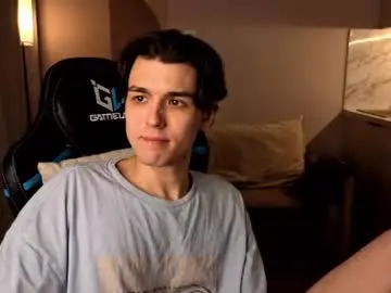 Chaturbate Live Sex Cam of travisrivas