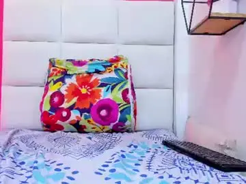 Chaturbate Watch Live Sex Cams of katecurvy_hot69