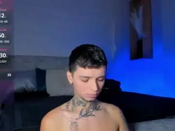 Chaturbate Live Sex Cam of ian_castillo_