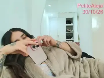 Chaturbate Sex Cam of petitealejats