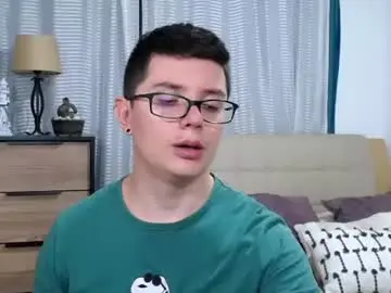 Chaturbate Live Sex Cam of kevinhunts