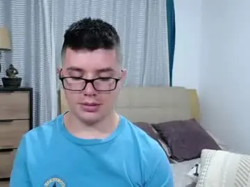 Chaturbate Live Sex Cam of kevinhunts