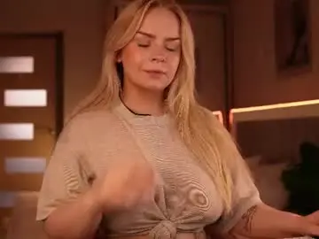 Chaturbate Live Sex Cam of lisalovesweet