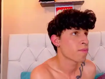 Chaturbate Best live sex cam show of axel_evanss