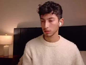 Chaturbate Live Sex of ethan_skiny_