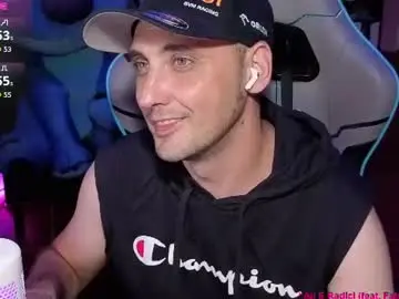 Chaturbate Live Sex Cam of gil_gamesh2nd