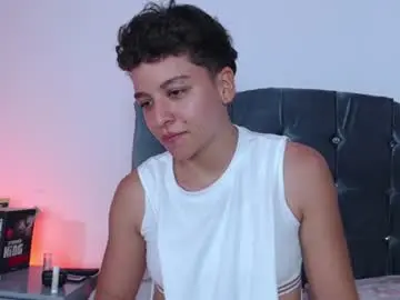 Chaturbate Live Sex Cam of antonella_cruz02