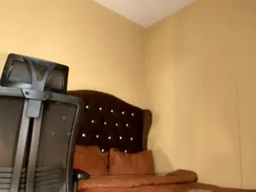 Chaturbate Live Sex Cam of bellaswildcummer