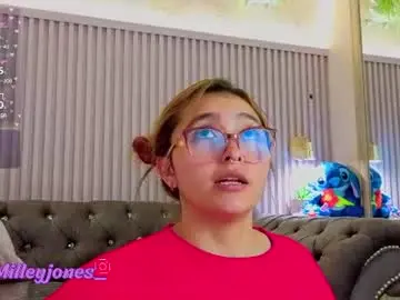 Chaturbate Watch Live Sex Cams of milleyjones_