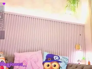 Chaturbate Sex Chat of milleyjones_