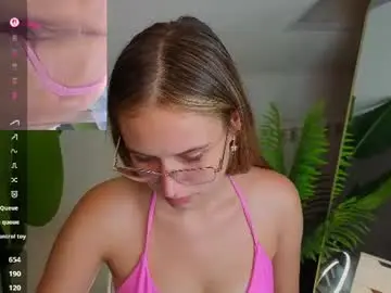Chaturbate Live Sex Cam of miaa_hill