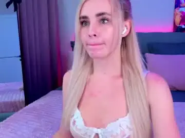 Chaturbate Live Sex Cam of rossy_x_