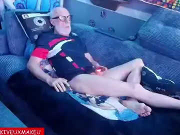 Chaturbate Live Sex Cam of kiveuxmakeu
