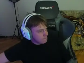 Chaturbate Free Porn Cam of aron_neall
