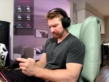 Chaturbate Live Sex Cam of bigmcr1