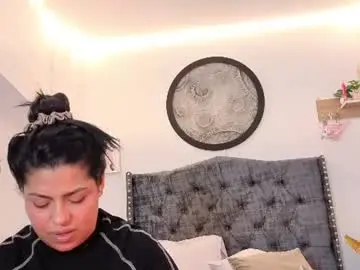 Chaturbate Live Sex Cam of kyana_cream