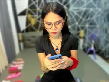 Chaturbate Adult Webcam of zoeyhugecockxxxcum