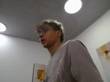 Chaturbate Live Sex Cam of ari_stonne