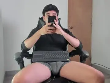 Chaturbate Nude Webcam of leo_jones389