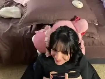 Chaturbate Live Sex Cam of ellie_andy19