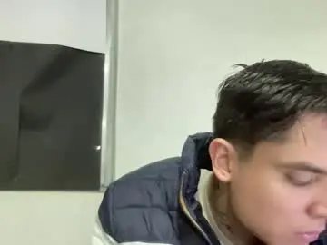 Chaturbate Watch Live Sex Cams of garypinepineapple