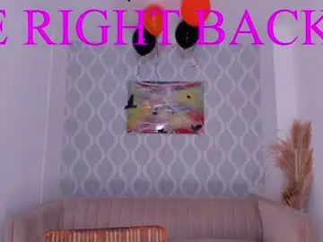 Chaturbate Live Sex Cam of miapins
