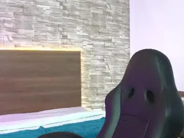 Chaturbate Live Sex Cam of nahomydiamond1