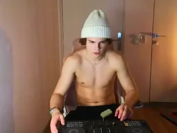 Chaturbate Free Porn Cam of whiteskyy_