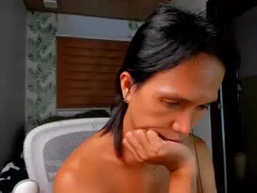 Chaturbate Live Sex Cam of hungasiangirl