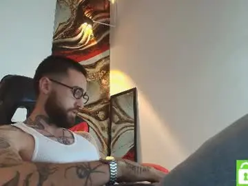 Chaturbate Live Sex Cam of luke_davis01