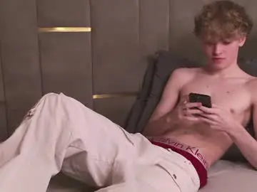 Chaturbate Live Porn of curlytwinkboy