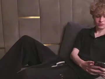 Chaturbate Live Sex Cam of curlytwinkboy