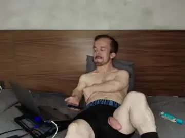 Chaturbate Live Sex Cam of midgettripod1
