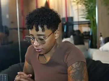 Chaturbate Watch Live Sex Cams of kelly__thomson