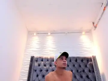 Chaturbate Watch Live Sex Cams of tommy_jones2