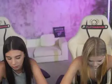 Chaturbate Live Sex Cam of kira0541