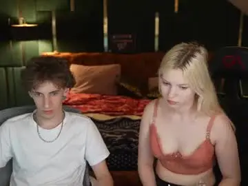 Chaturbate Live Sex Cam of kira0541