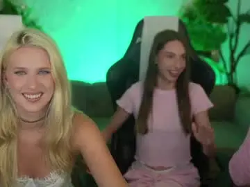 Chaturbate Live Sex Cam of kira0541