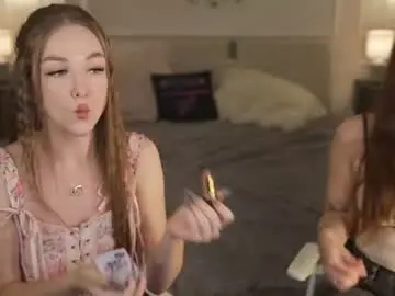 Chaturbate Live Sex Cam of kira0541