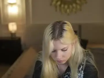 Chaturbate Live Sex Cam of kira0541