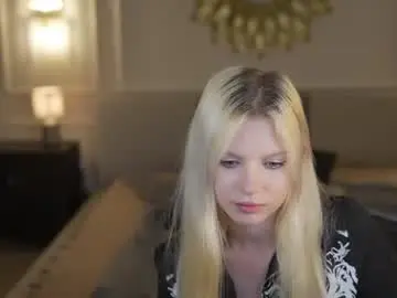 Chaturbate Live Sex Cam of kira0541